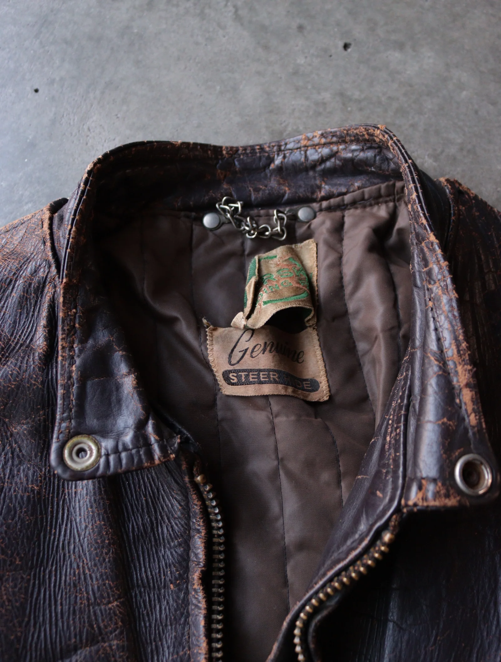 1950S DISTRESSED STEERHIDE LEATHER JACKET - Image 4