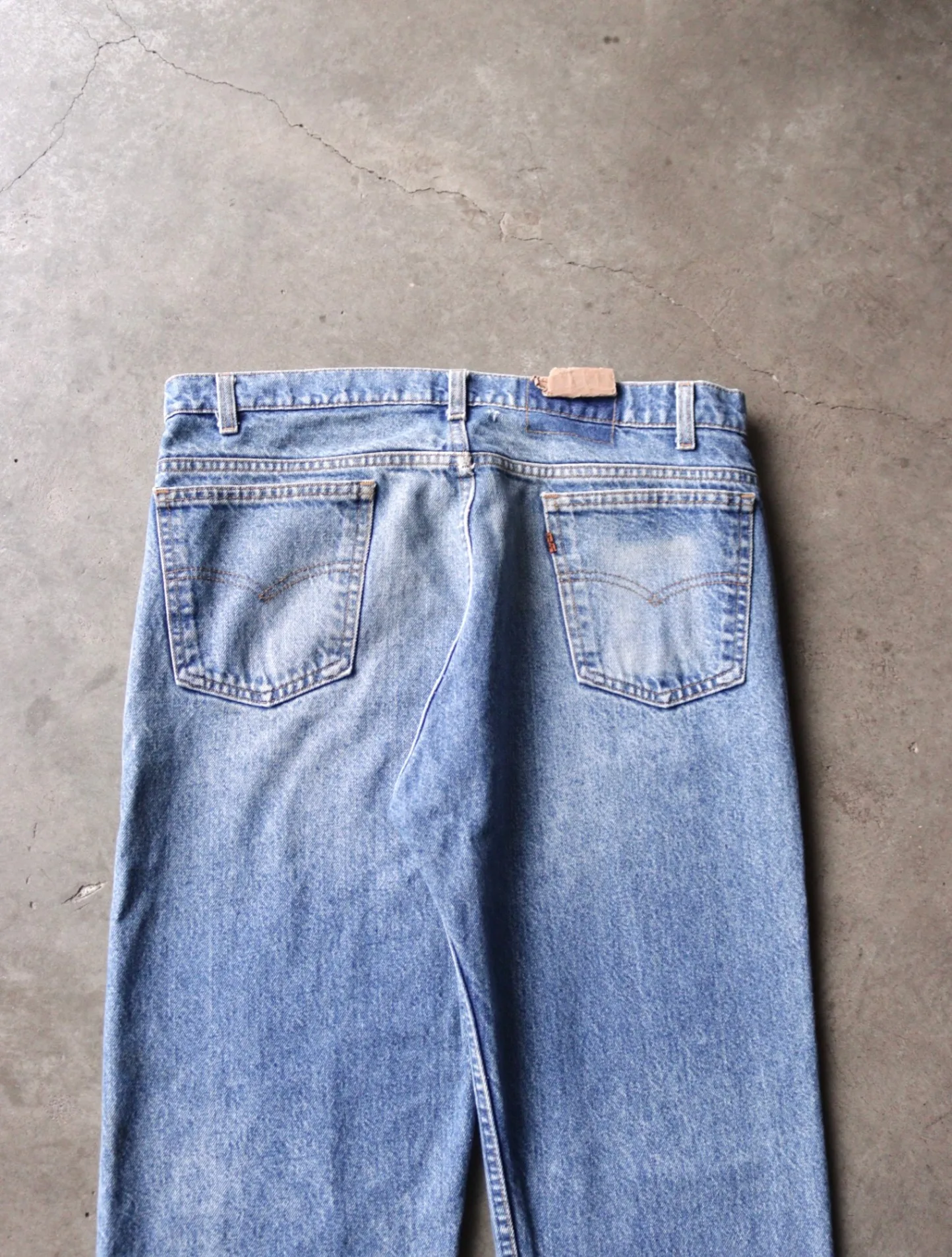 1980S FADED ORANGE TAB LEVI'S 505 DENIM PANTS - 28 - Image 4
