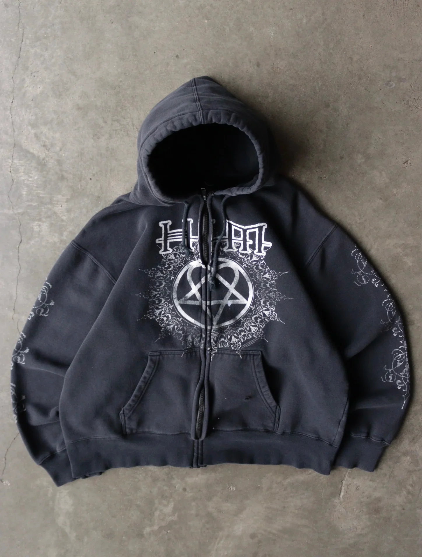 2000S HIM HEARTAGRAM BAND HOODED SWEATSHIRT - Image 3