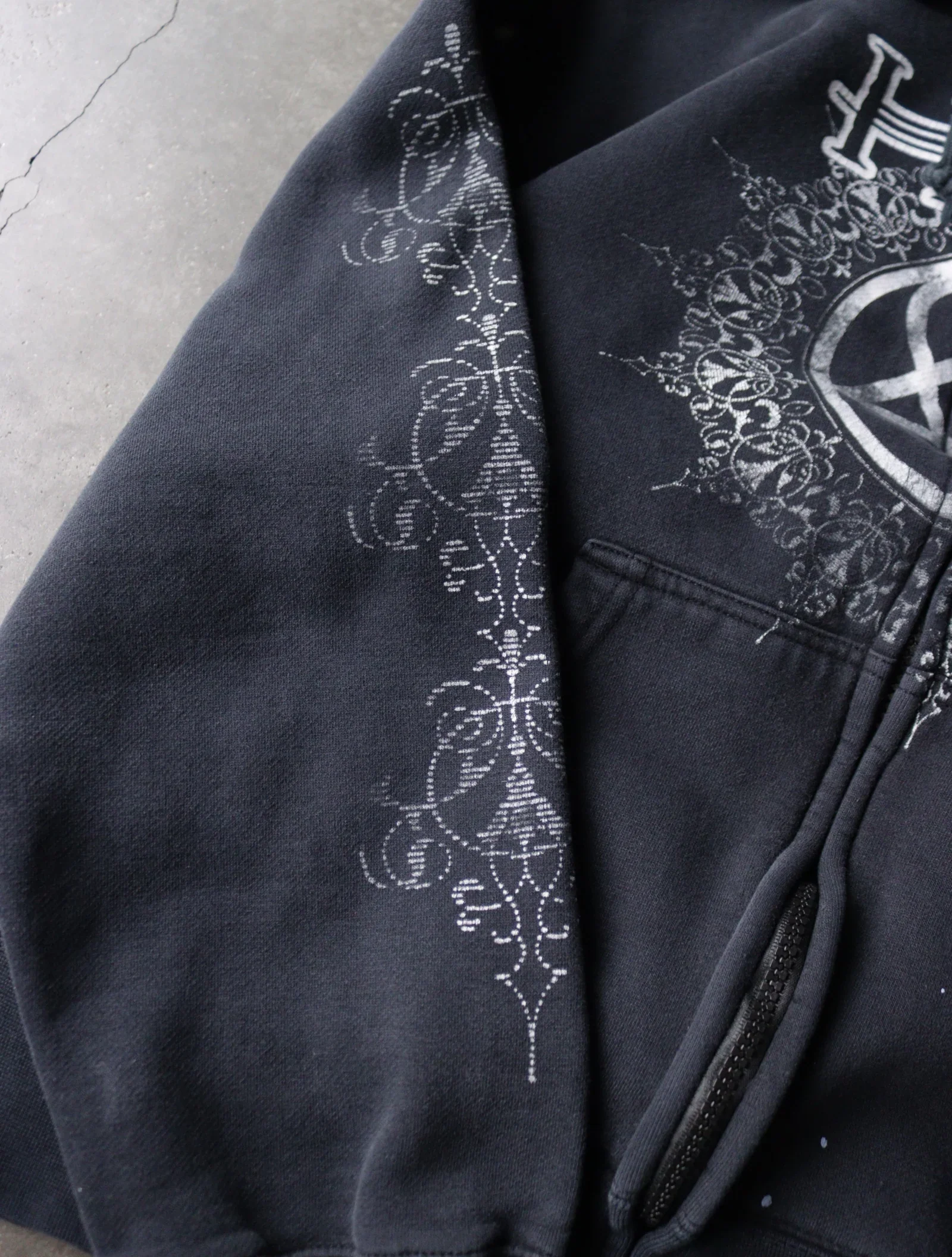 2000S HIM HEARTAGRAM BAND HOODED SWEATSHIRT - Image 4