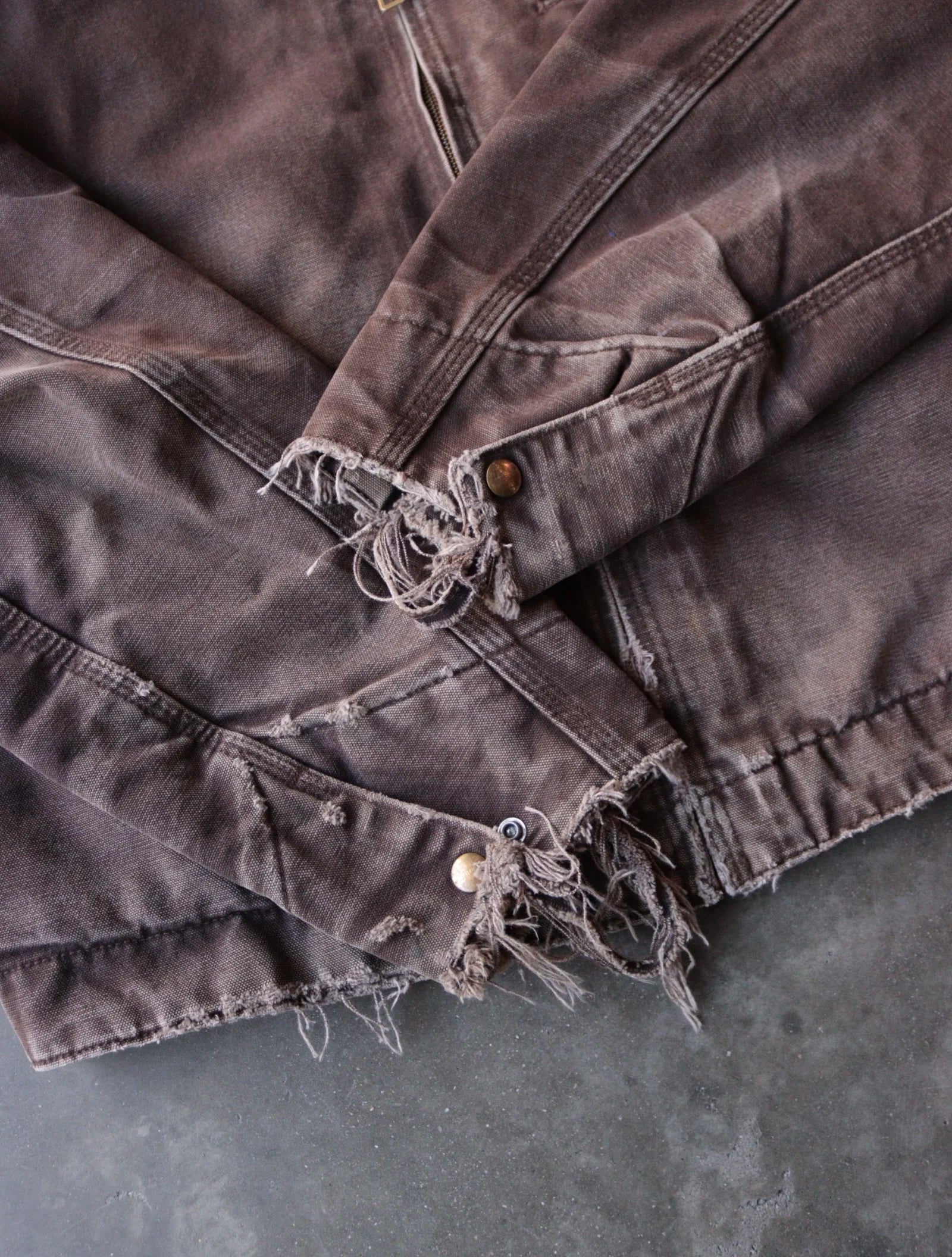 (RESERVED) 2000S CARHARTT FADED BROWN DISTRESSED DETROIT WORK JACKET - Image 3